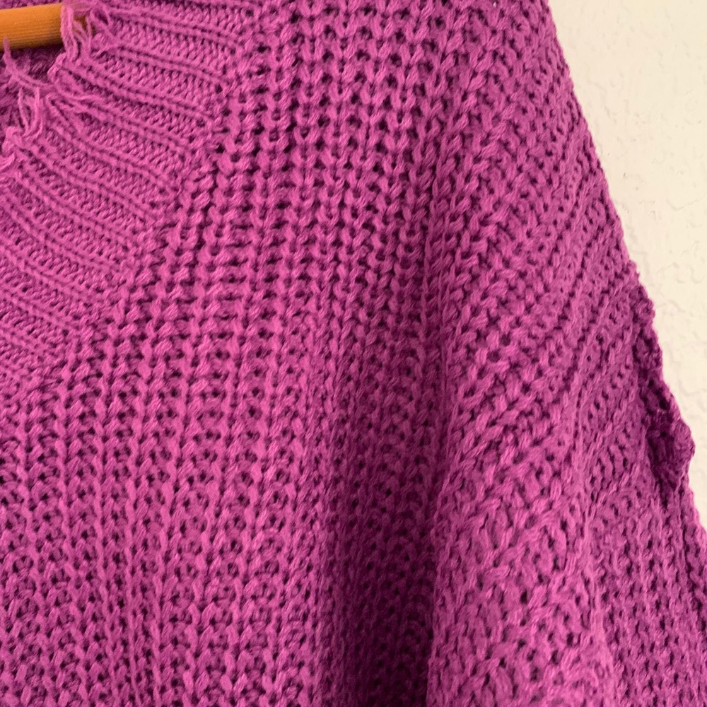 V-Neck Frayed Sweater - Picture 11 of 13